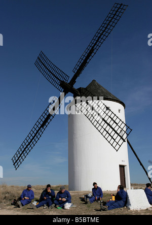 Un tradizionale mulino a vento a Campo de Criptana Castilla la Mancha Spagna Foto Stock