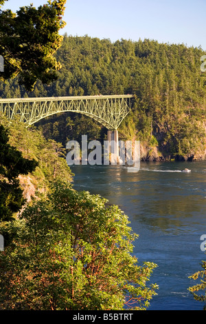 Deception Pass ponte di collegamento Whidbey Island e Fidalgo isola in isola nella contea di Washington Foto Stock