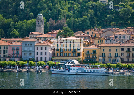 Imbarcazione turistica a Bellagio Resort sul Lago di Como Italia Europa Foto Stock