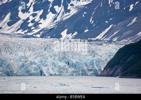 Ghiacciaio Hubbard fluisce nella baia di disincanto e di Yakutat Bay in Alaska Foto Stock