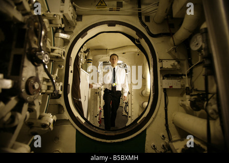 Il tenente Alastair Harris on board HMS Vanguard ormeggiato a Faslane Base Navale Foto Stock