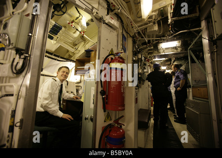 Il tenente Alastair Harris on board HMS Vanguard ormeggiato a Faslane Base Navale Foto Stock