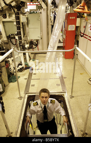 Il tenente Alastair Harris on board HMS Vanguard ormeggiato a Faslane Base Navale Foto Stock