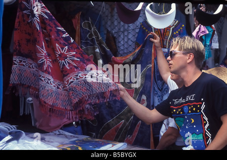 Travel Tortola BVI giovane nel mercato di strada Foto Stock