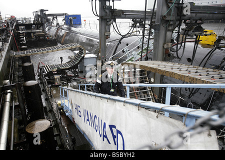 Il tenente Alastair Harris on board HMS Vanguard ormeggiato a Faslane Base Navale Foto Stock