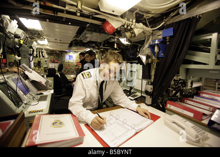 Il tenente Alastair Harris on board HMS Vanguard ormeggiato a Faslane Base Navale Foto Stock