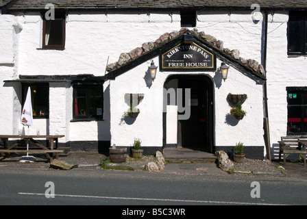 Kirkstone Pass Inn al vertice della Kirkstone Pass nel Lake District inglese Foto Stock