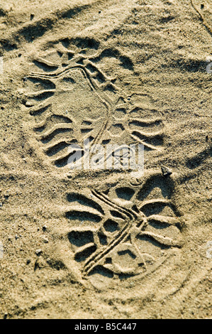 Un impressione di una suola di avvio nella sporcizia Foto Stock