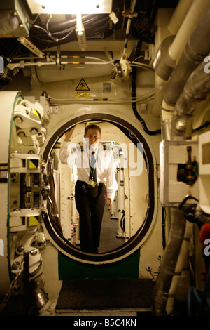 Il tenente Alastair Harris on board HMS Vanguard ormeggiato a Faslane Base Navale Foto Stock