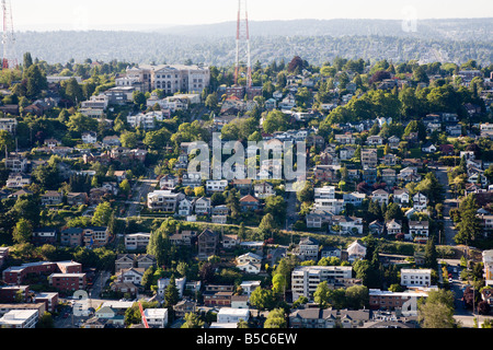 Vista del Queen Anne quartiere dalla parte superiore dello Space Needle a Seattle, Washington Foto Stock