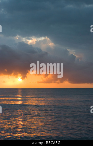 Tramonto sull'Oceano Indiano, Saadani National Park, Tanzania Foto Stock