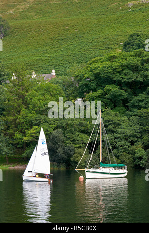 Barche a vela in Ullswater nel Lake District inglese, Cumbria Foto Stock