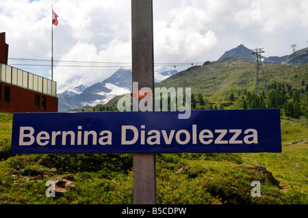 La stazione Diavolezza Bernina Express dalla Svizzera in Italia Foto Stock