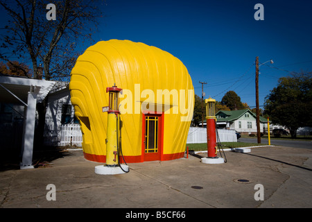 Storica stazione Shell in Winston-Salem, North Carolina. Stati Uniti d'America. Foto Stock