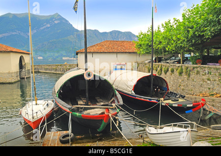 Tradizionali barche da pesca chiamato Lucias a Loppia vicino a Bellagio sul Lago di Como in Lombardia in Italia Foto Stock