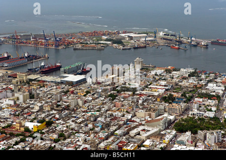 Vista aerea sopra porto di Veracruz Messico e al centro della città Foto Stock