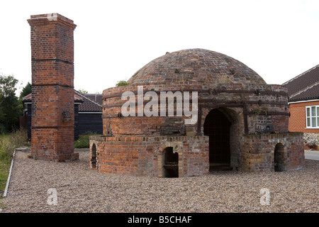Vecchio Forno presso la Henry Watson ceramiche di Wattisfield, Suffolk, Regno Unito Foto Stock