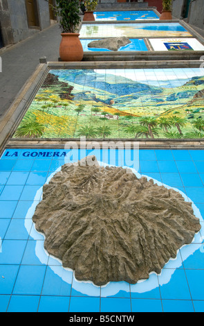 Rilievo in gesso mappa dell'isola di La Gomera nel villaggio di Firgas Gran Canaria Isole Canarie Spagna Foto Stock