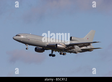 Royal Air Force Lockheed L 1011 385 3 TriStar KC1 500 in atterraggio a RAF Brize Norton Foto Stock