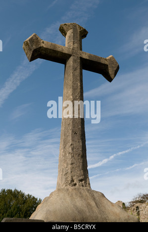 La città di cross a Llandaf Llandaff Cathedral Cardiff Wales UK pomeriggio autunnale Foto Stock