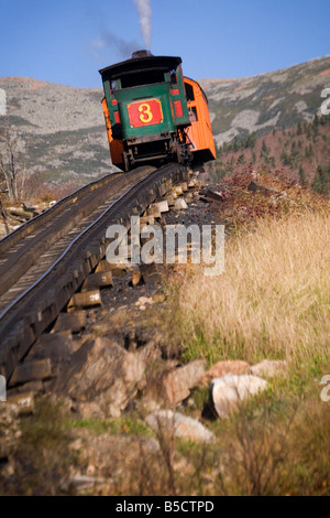 Il motore di vapore del Cog Railway è visto sulla sua discesa di Mount Washington nel New Hampshire, Stati Uniti d'America. Foto Stock