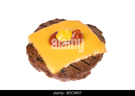 Una spessa fresca e succosa hamburger con tutti i rifili isolato su bianco Foto Stock