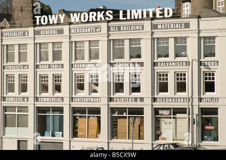 Opere Towy negozio di ferramenta Carmarthen west wales - un noto punto di riferimento nella città di gallese Foto Stock