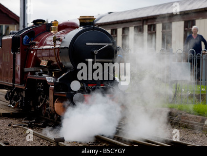 Ravenglass eskdale railway narrow guage leisure via Lake District cumbria trasporti treno a vapore tamponi punti bogey Foto Stock