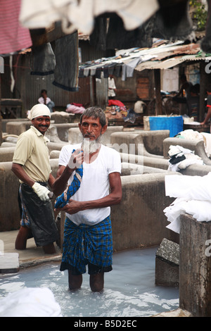 Lavoratori in Dhoby Gat, Mumbai, India Foto Stock