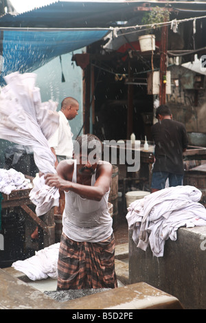 Lavoratori in Dhoby Gat, Mumbai, India Foto Stock
