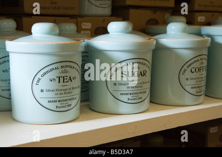 Vasellame in ceramica presso Henry Watson ceramiche di Wattisfield nel Suffolk, Regno Unito Foto Stock