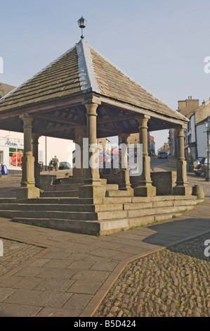 La croce di mercato nel villaggio più alto in EnglandAlston, Cumbria, Inghilterra, Europa Foto Stock