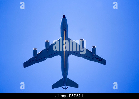 US Air Force KC-135 petroliera di rifornimento in volo Foto Stock