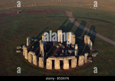 Vista aerea di Stonehenge, Sito Patrimonio Mondiale dell'UNESCO, Wiltshire, Inghilterra, Europa Foto Stock