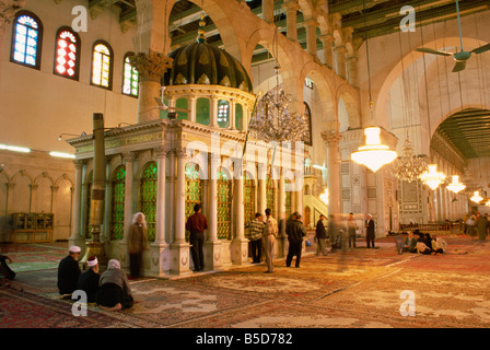 Santuario di La testa di Giovanni il Battista all'interno della moschea degli omayyä di risalente al 705 D.C. a Damasco in Siria Medio Oriente Foto Stock