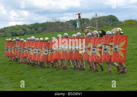 I soldati romani di Ermine Street Guard, Birdoswald Roman Fort, parete di Adriano, Northumbria, Inghilterra Foto Stock