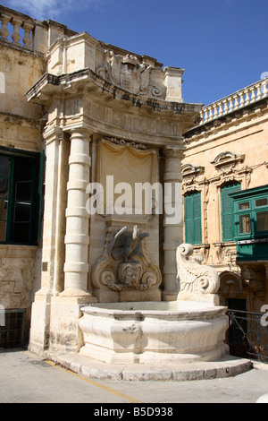 Un raffinato "fontana" in "Piazza del Palazzo' Valletta, Malta. Foto Stock