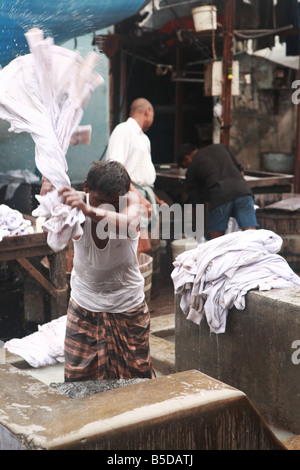 Lavoratori in Dhoby Gat, Mumbai, India Foto Stock