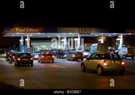 Tesco stazione di benzina - Aylesbury - Buckinghamshire Foto Stock