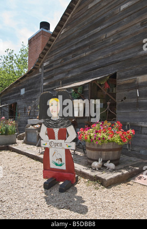 Texas Hill Country Castroville noto come il piccolo Alsace del Texas negozio Giardino segno Foto Stock