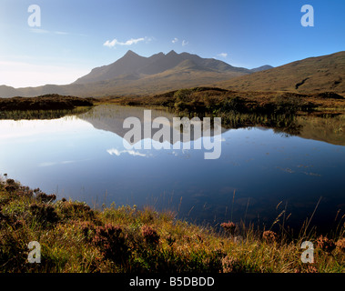 Loch nan Eilean, Sgurr nan Gillean, 964 m, nero Cuillins intervallo vicino Sligachan, Isola di Skye, Ebridi Interne, Scozia, Europa Foto Stock