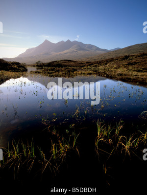 Loch nan Eilean, Sgurr nan Gillean, 964 m, nero Cuillins gamma, vicino Sligachan, Isola di Skye, Ebridi Interne, Scozia, Europa Foto Stock