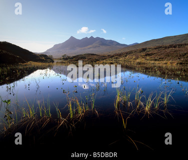 Loch nan Eilean, Sgurr nan Gillean, 964 m, nero Cuillins gamma, vicino Sligachan, Isola di Skye, Ebridi Interne, Scozia, Europa Foto Stock