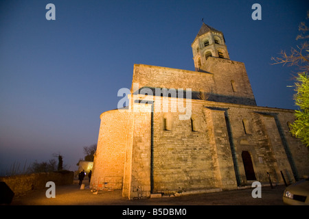 Grignan chateau. La notte del crepuscolo. Washer blue sky moon81125 Orizzontale Grignan Foto Stock