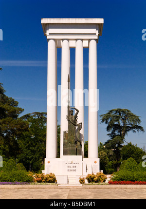 Un monumento ai caduti delle due Guerre Mondiali in Montauban Tarn et Garonne Francia Europa Foto Stock