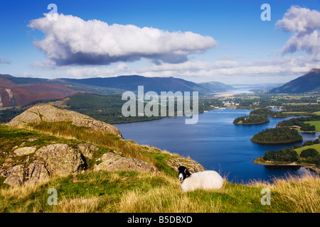 Derwent Water visto da Walla Rupe di vertice in autunno, 'Il Lake District' Cumbria Inghilterra England Regno Unito Foto Stock