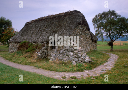 Leanach vecchio cottage, il campo di battaglia di Culloden, vicino a Inverness, regione delle Highlands, Scozia, Europa Foto Stock