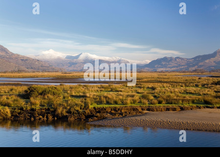 Afon Glaslyn Fiume Glaslyn e paludi, Porthmadog, Gwynedd, Galles Foto Stock