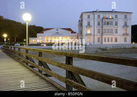 Il Kempinski Grand Hotel in Heiligendamm visto dalla passerella pedonale, Germania Foto Stock