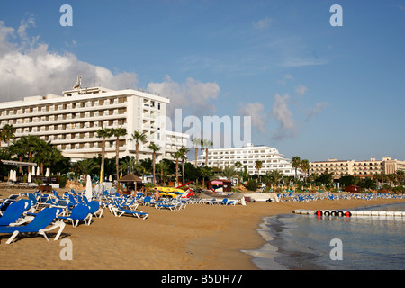 La mattina presto vista della principale spiaggia della baia di Protaras Cipro mediterraneo Foto Stock